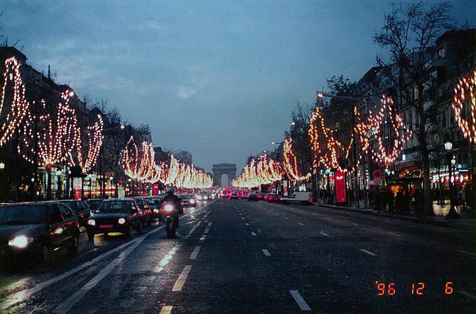 シャンゼリゼ通り L'Avenue des Champs-Elysees