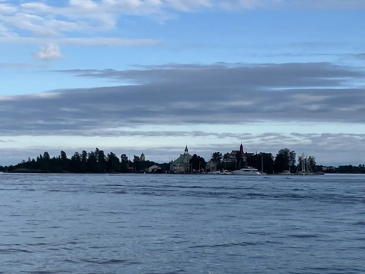 ヴァルコサーリ島 Valkosaari