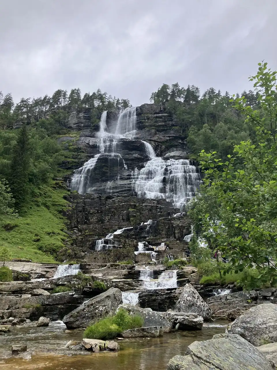 ツヴィンデの滝 Tivindefossen