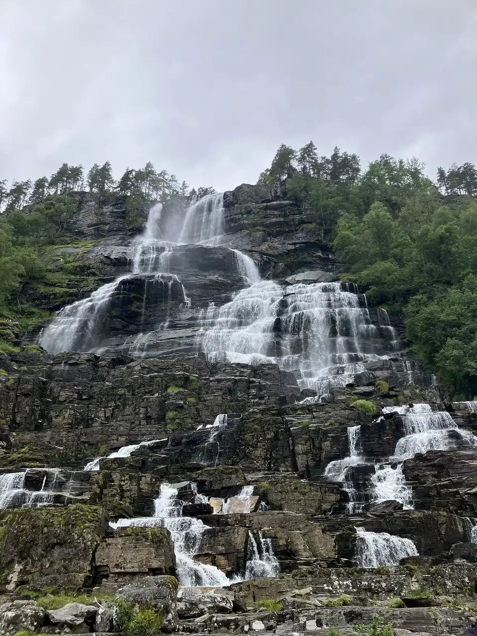 ツヴィンデの滝 Tivindefossen