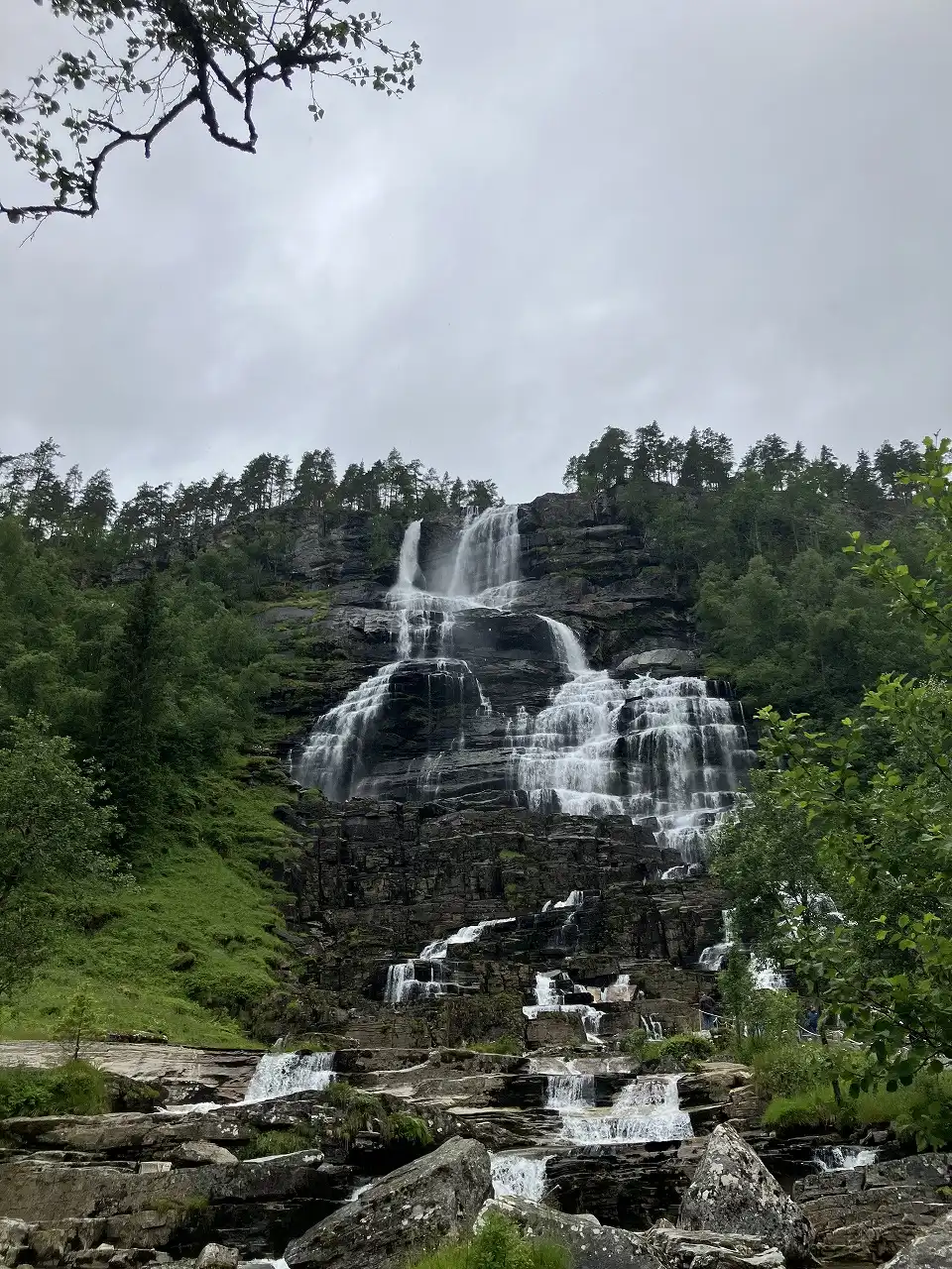 ツヴィンデの滝 Tivindefossen