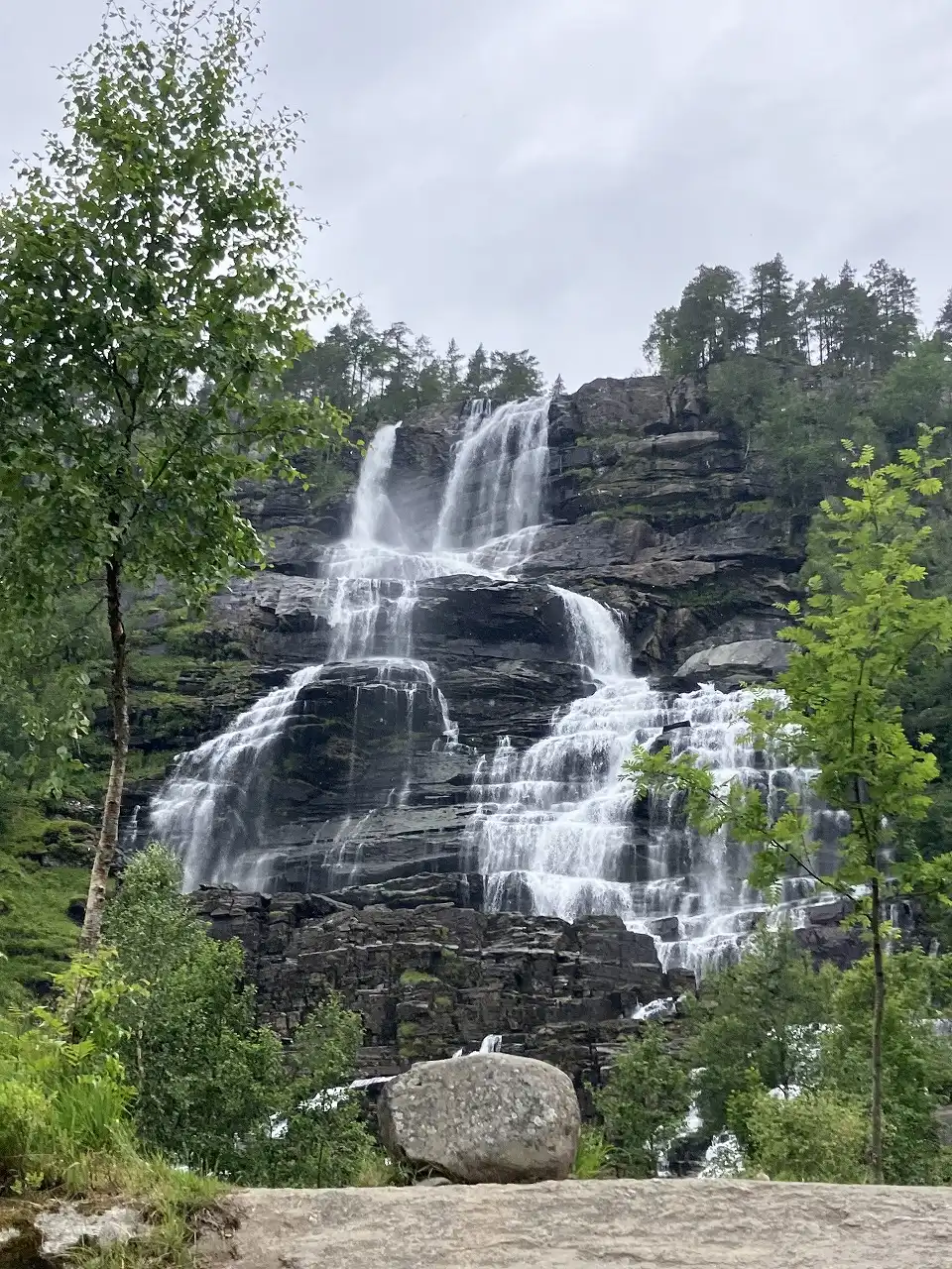 ツヴィンデの滝 Tivindefossen