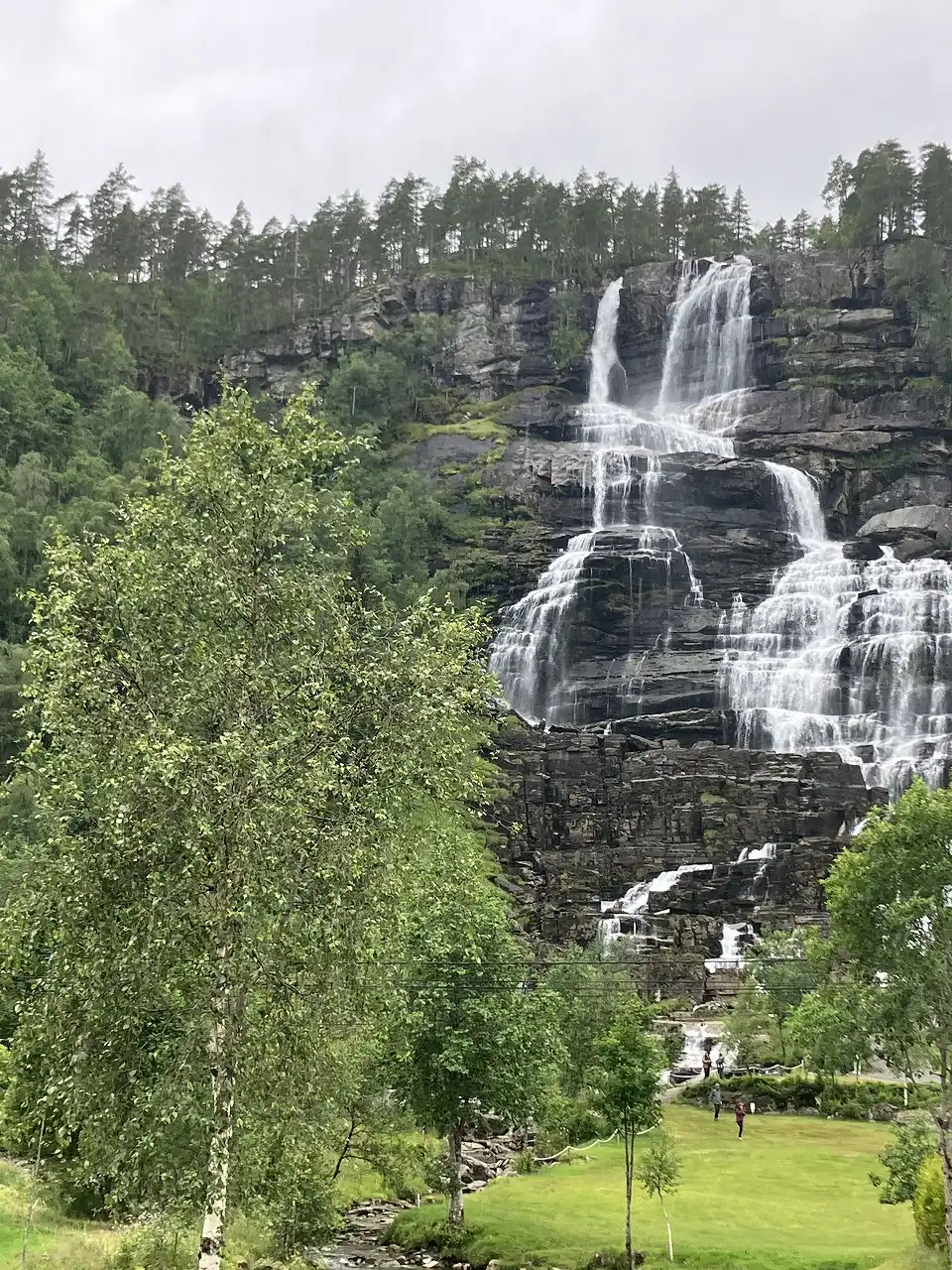 Tツヴィンデの滝 Tivindefossen