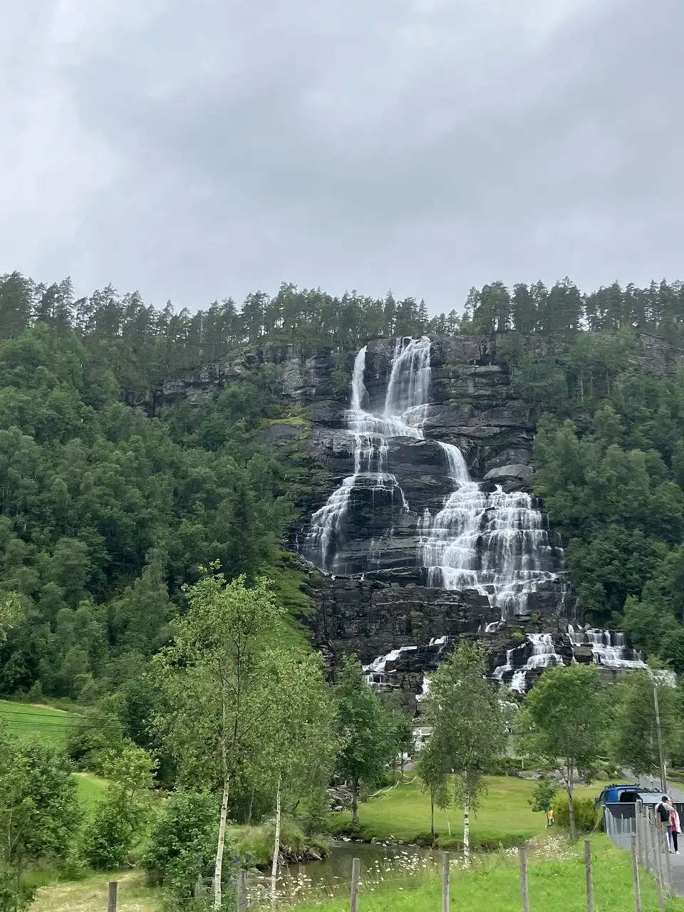 ツヴィンデの滝 Tivindefossen