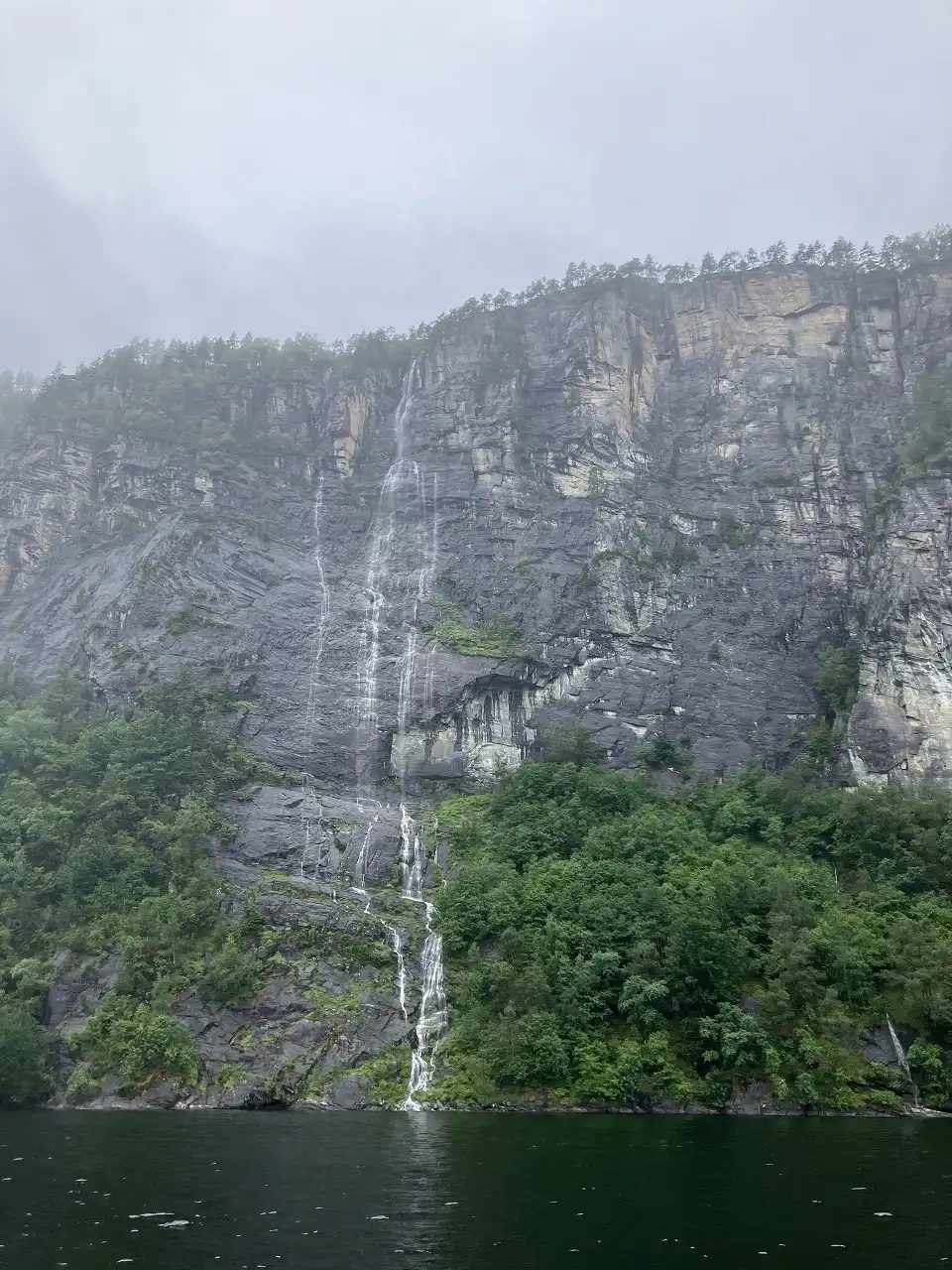 モストラウメンフィヨルド Mostraumenfjord