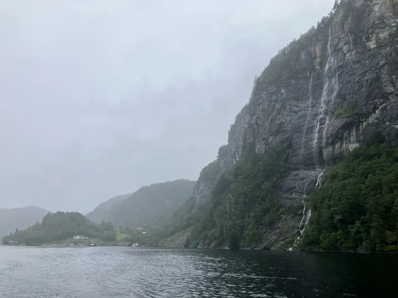 モストラウメンフィヨルド Mostraumenfjord