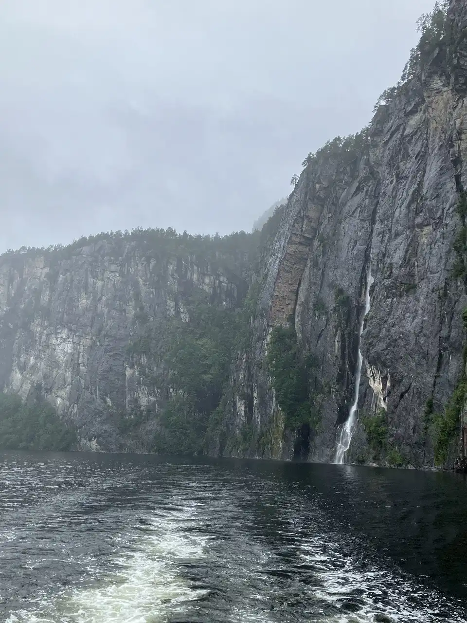 モストラウメンフィヨルド Mostraumenfjord