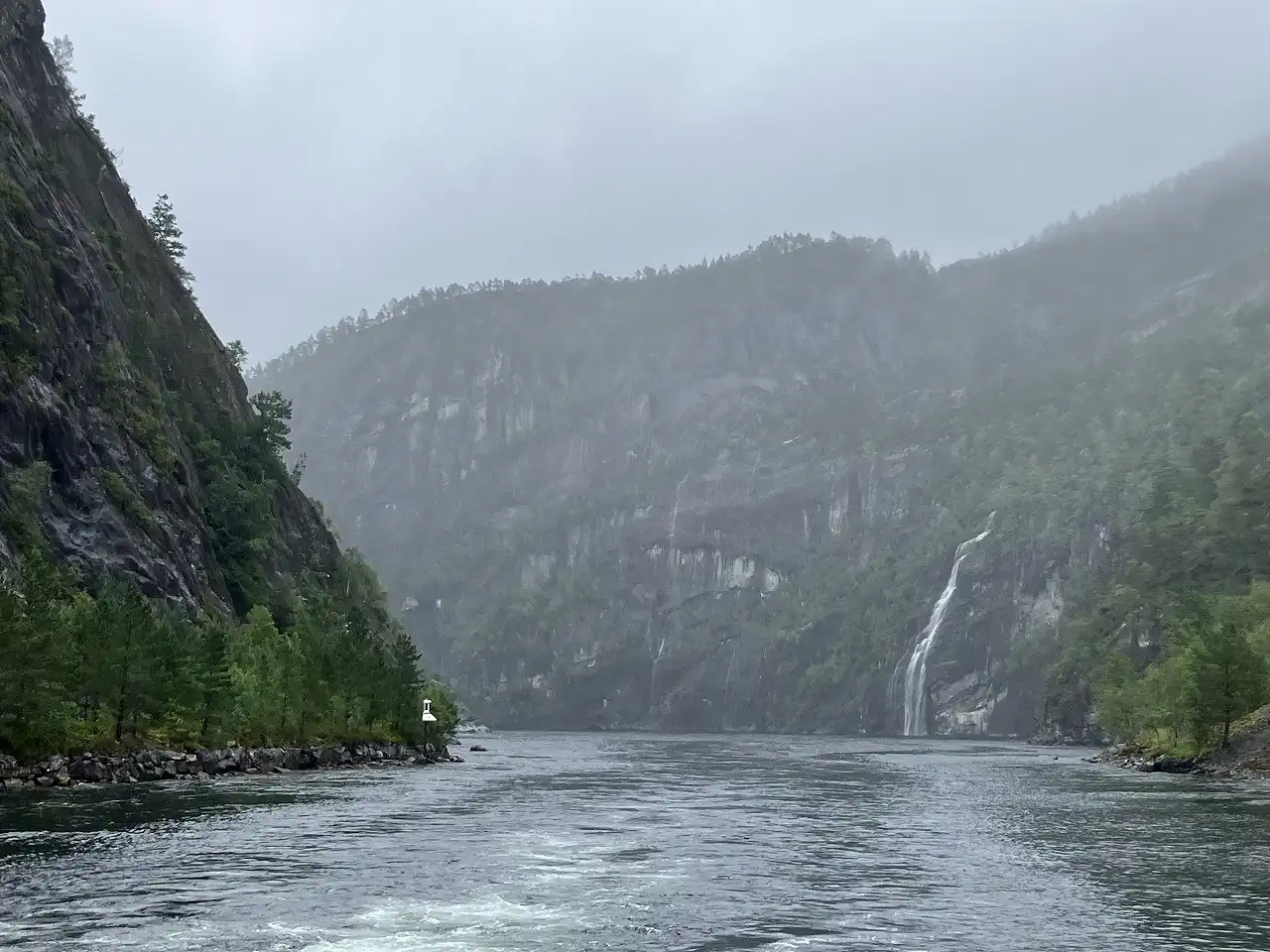 モストラウメンフィヨルド Mostraumenfjord