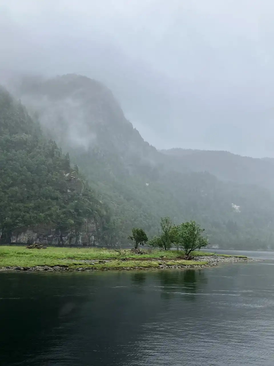 モストラウメンフィヨルド Mostraumenfjord