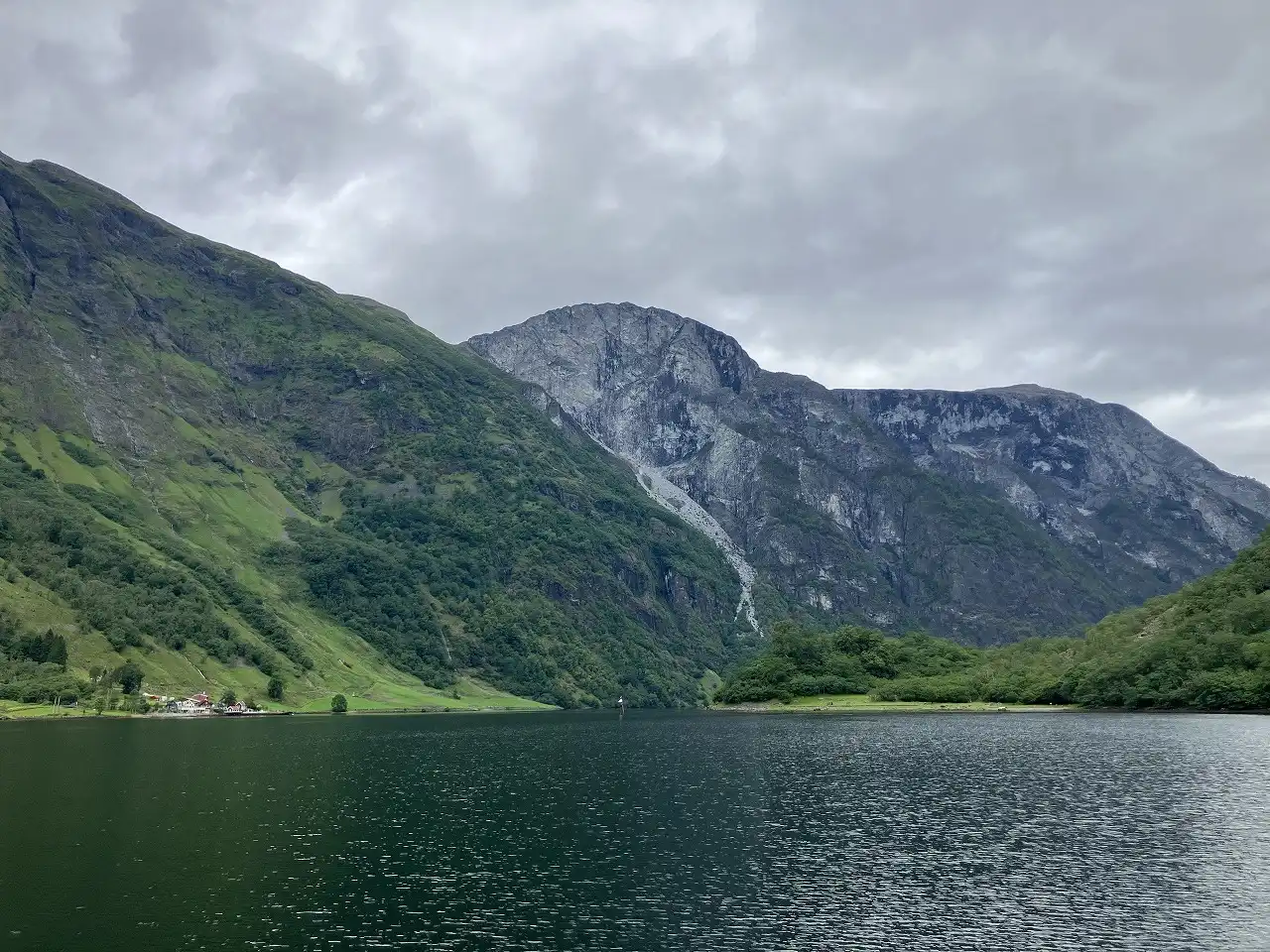 ネーロイ・フィヨルド Nærøyfjord
