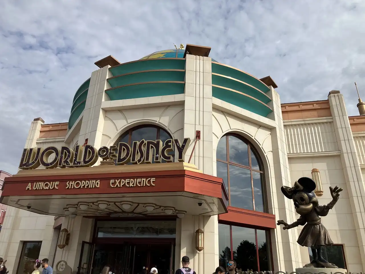 ディズニービレッジ パリ Disney Village Paris