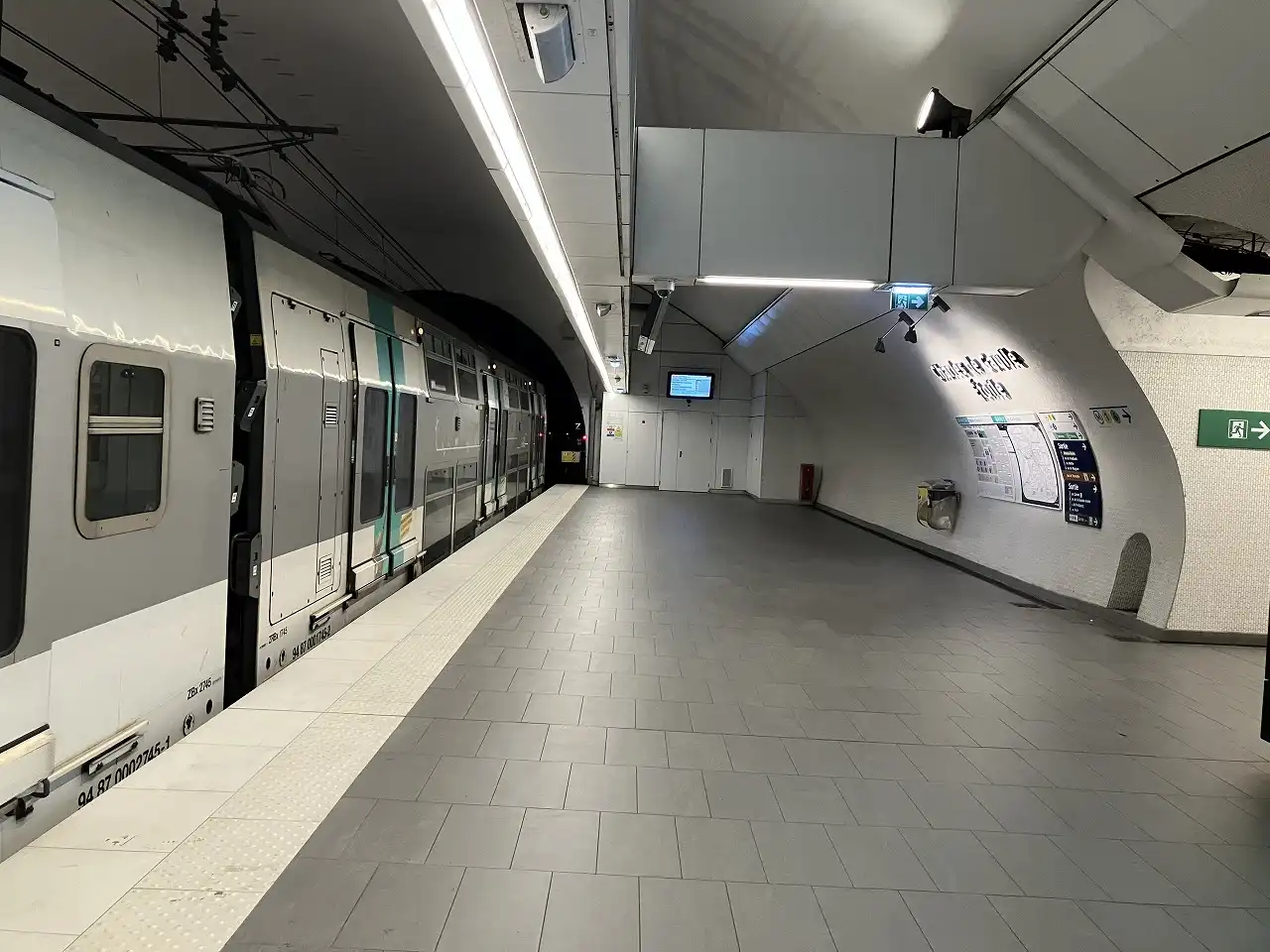 パリ 高速郊外鉄道 Paris RER