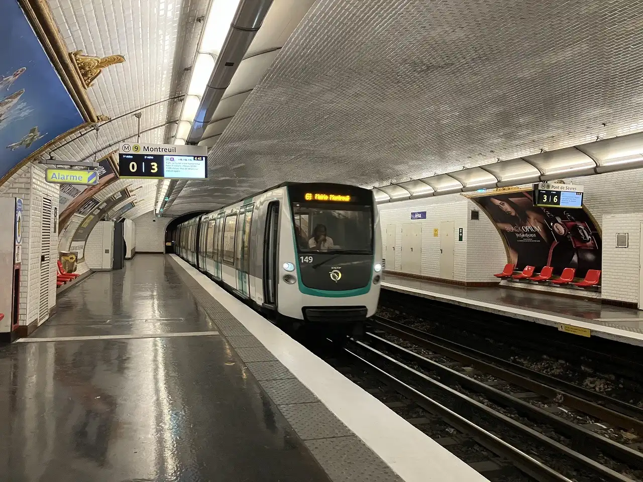 パリ 地下鉄 Paris Metro