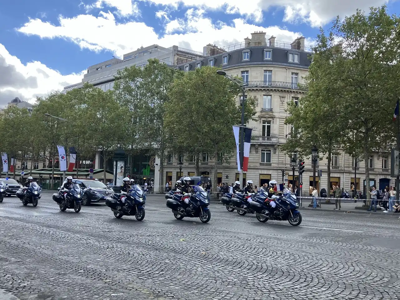 シャンゼリゼ通り Avenue des Champs-Élysées