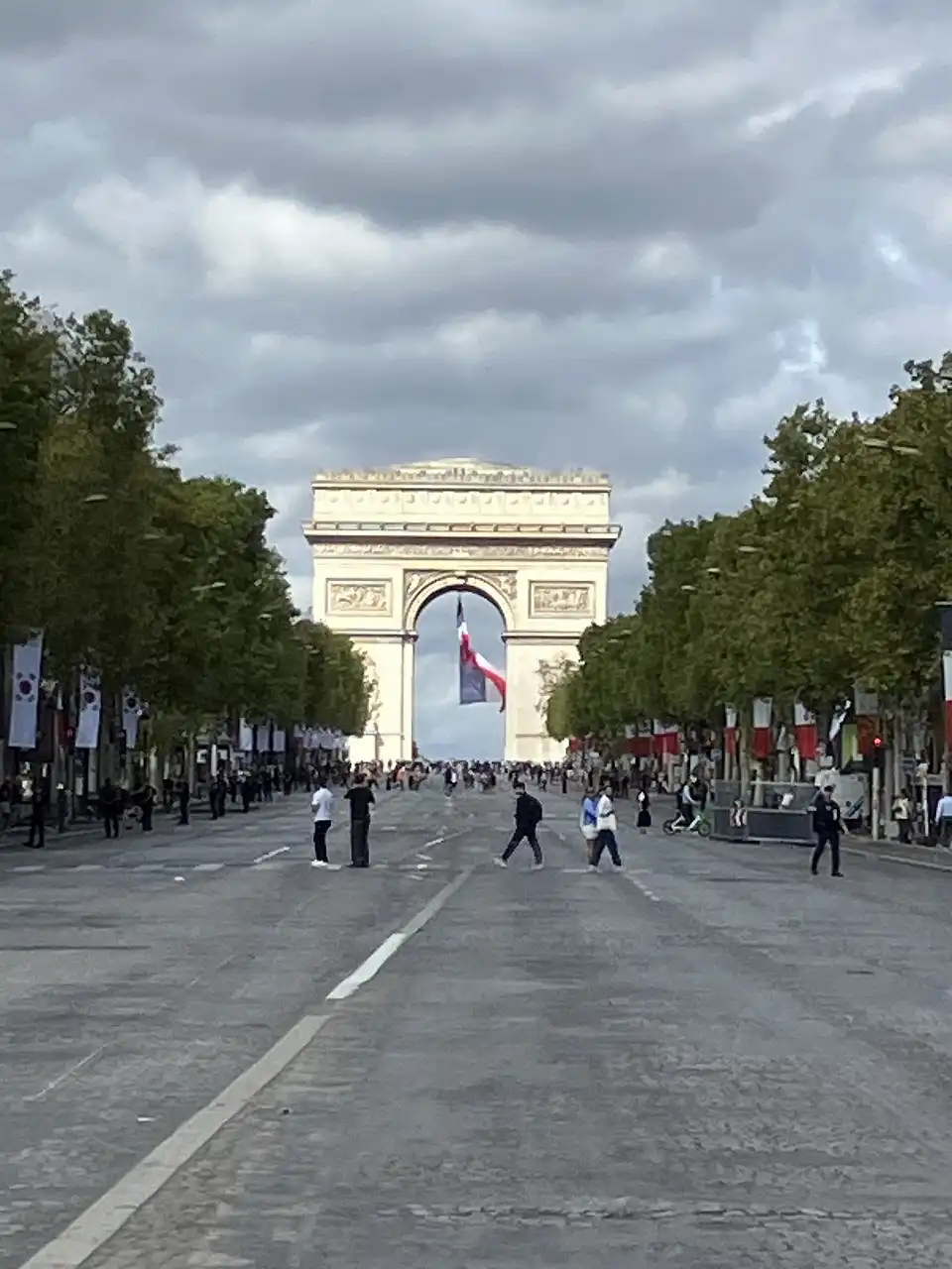 シャンゼリゼ通り Champs-Élysées・凱旋門 Arc de triomphe